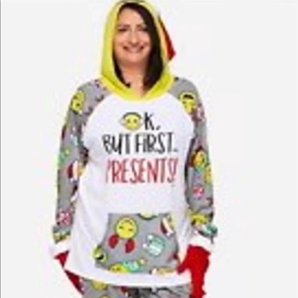 Justice emoji 2 piece sleep set unisex